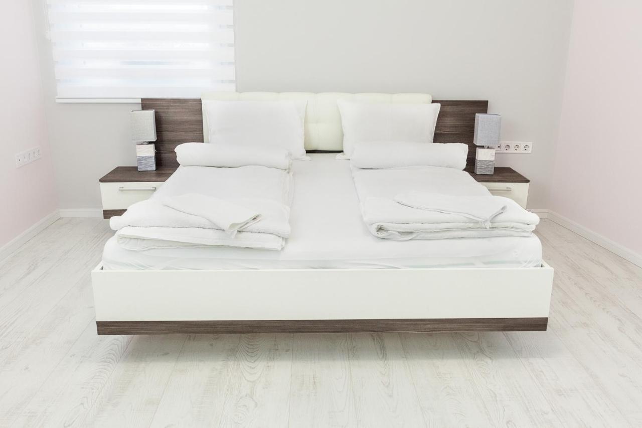 Corso Lux Apartman Gyula Ngoại thất bức ảnh